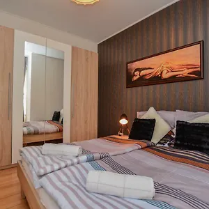 Design Free Parking In City Center Apartman